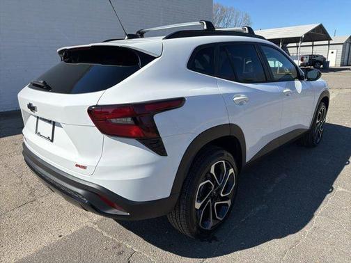 Summit White 2026 Chevrolet Trax ACTIV