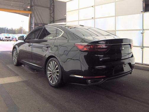 2017 Kia Cadenza Premium
