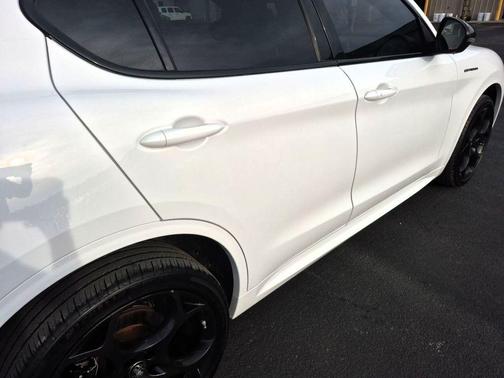 Alfa White 2023 Alfa Romeo Stelvio Estrema AWD