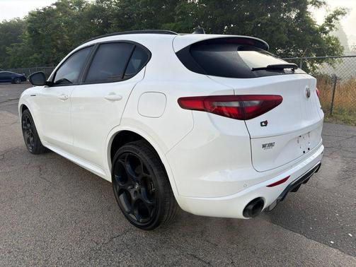 Alfa White 2023 Alfa Romeo Stelvio Estrema AWD