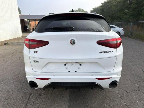 Alfa White 2023 Alfa Romeo Stelvio Estrema AWD