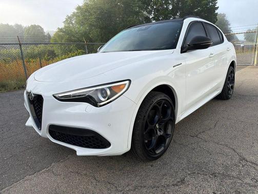 Alfa White 2023 Alfa Romeo Stelvio Estrema AWD