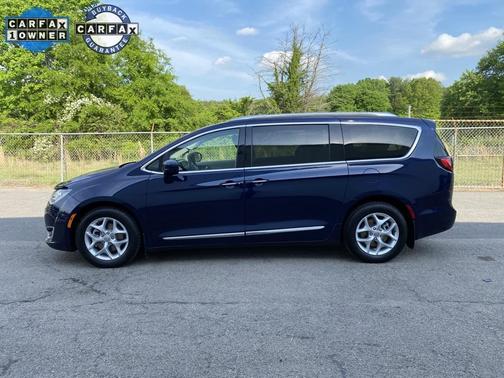 Photo 5 of 47 of 2017 Chrysler Pacifica Touring-L Plus