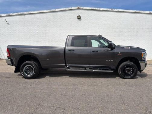 Granite Crystal Metallic Clearcoat 2024 RAM 3500 Big Horn Crew Cab 4x4 8' Box