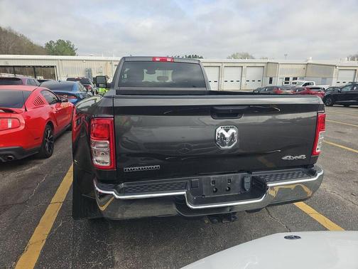 Granite Crystal Metallic Clearcoat 2024 RAM 3500 Big Horn Crew Cab 4x4 8' Box