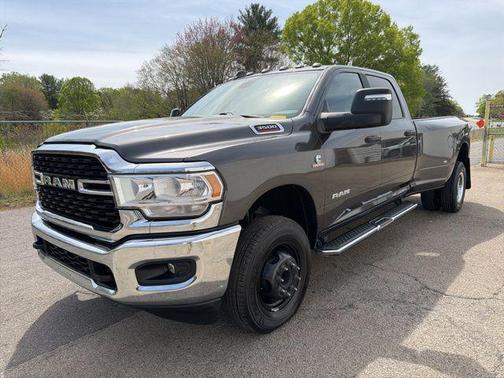 Granite Crystal Metallic Clearcoat 2024 RAM 3500 Big Horn Crew Cab 4x4 8' Box