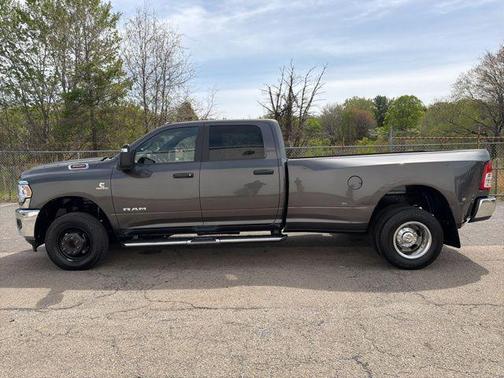 Granite Crystal Metallic Clearcoat 2024 RAM 3500 Big Horn Crew Cab 4x4 8' Box