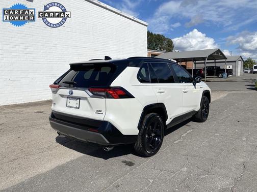 2021 Toyota RAV4 Hybrid XLE Premium