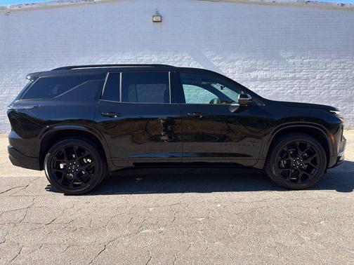 Mosaic Black Metallic 2024 Chevrolet Traverse RS