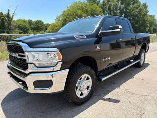 Diamond Black Crystal Pearlcoat 2020 RAM 2500 Tradesman Crew Cab 4x4 6'4' Box
