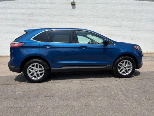 Blue Metallic 2024 Ford Edge SEL