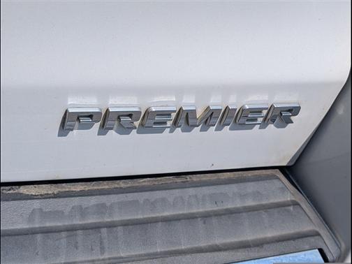 Iridescent Pearl Tricoat 2019 Chevrolet Suburban Premier