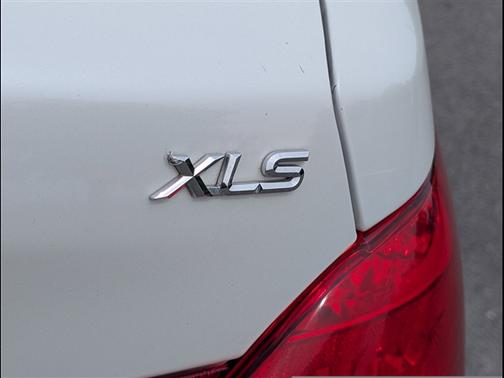 White 2010 Toyota Avalon