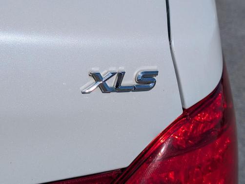 White 2010 Toyota Avalon Limited