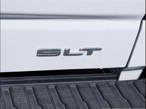 Summit White 2025 GMC Sierra 1500 SLT