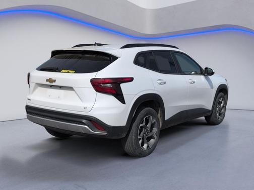 Summit White 2024 Chevrolet Trax LT