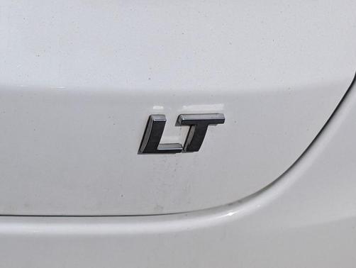 Summit White 2024 Chevrolet Trax LT