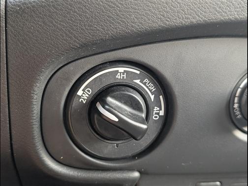 Glacier White 2024 Nissan Frontier S