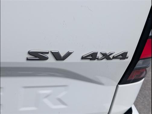 Glacier White 2023 Nissan Frontier SV