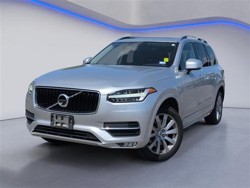 Bright Silver Metallic 2017 Volvo XC90 T5 Momentum