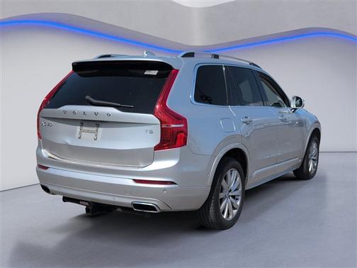 Bright Silver Metallic 2017 Volvo XC90 T5 Momentum