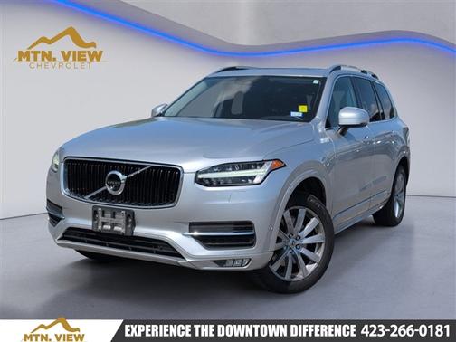 Bright Silver Metallic 2017 Volvo XC90 T5 Momentum
