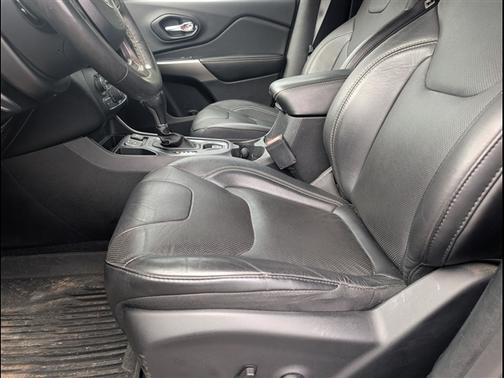 Crystal Metallic 2021 Jeep Cherokee Latitude Lux