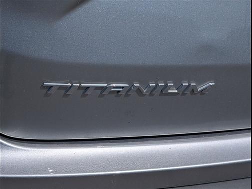 Silver Metallic 2022 Ford Edge Titanium