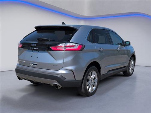 Silver Metallic 2022 Ford Edge Titanium