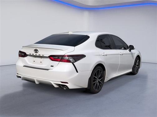 Ice 2023 Toyota Camry SE