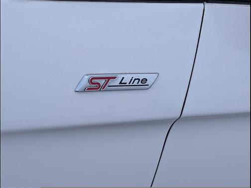 White Metallic 2023 Ford Edge ST Line