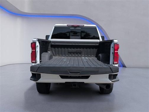 Iridescent Pearl Tricoat 2024 Chevrolet Silverado 2500 High Country