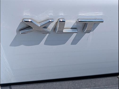 Oxford White 2022 Ford Expedition XLT