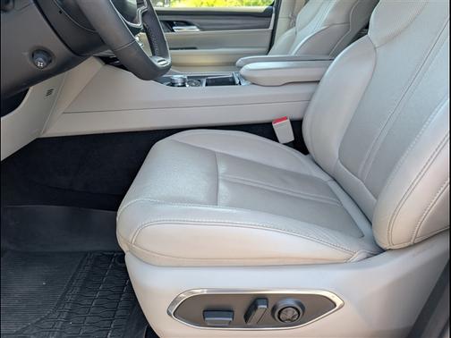 Bright White Clearcoat 2024 Jeep Wagoneer L Series II