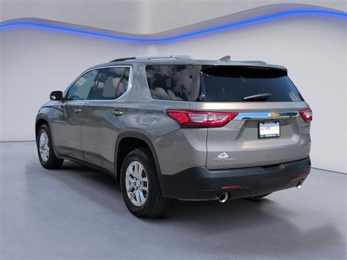 Pepperdust Metallic 2018 Chevrolet Traverse LT Cloth