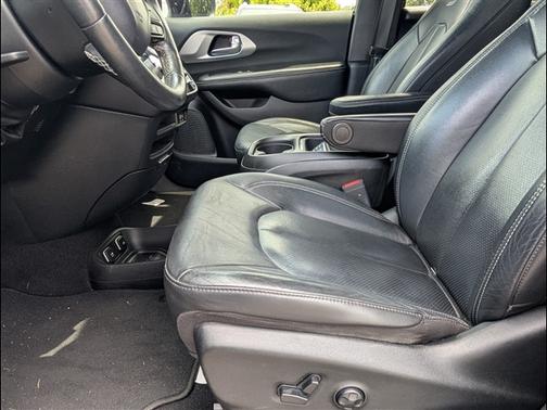 2020 Chrysler Pacifica Touring-L