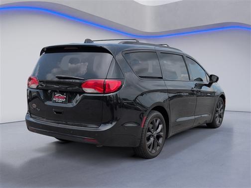 2020 Chrysler Pacifica Touring-L