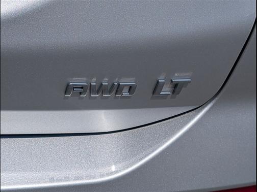 Silver Ice Metallic 2020 Chevrolet Equinox 1LT