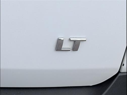 Summit White 2023 Chevrolet Traverse LT Leather