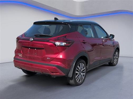 2tredblkroof 2024 Nissan Kicks SV