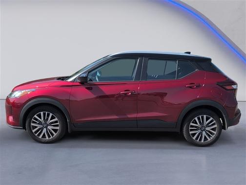 2tredblkroof 2024 Nissan Kicks SV