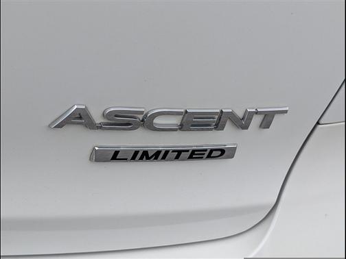 Crystal White Pearl 2022 Subaru Ascent Limited 8-Passenger
