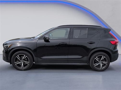 2024 Volvo XC40 B5 Core
