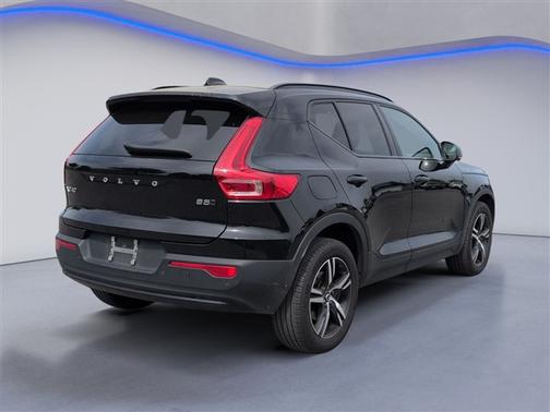 2024 Volvo XC40 B5 Core