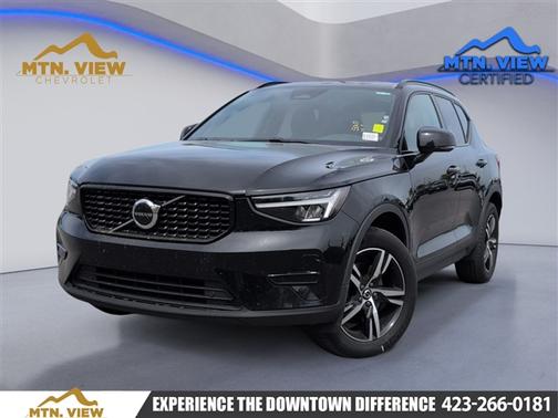Black 2024 Volvo XC40 B5 Core