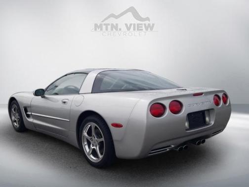 2004 Chevrolet Corvette Base