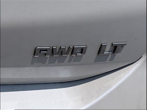 Iridescent Pearl Tricoat 2021 Chevrolet Equinox 1LT