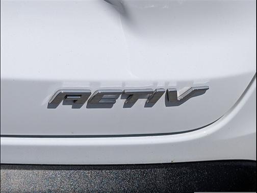 Summit White 2024 Chevrolet Trax ACTIV