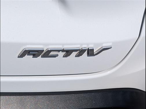 Summit White 2024 Chevrolet Trax ACTIV