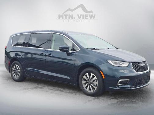2022 Chrysler Pacifica Hybrid Touring L